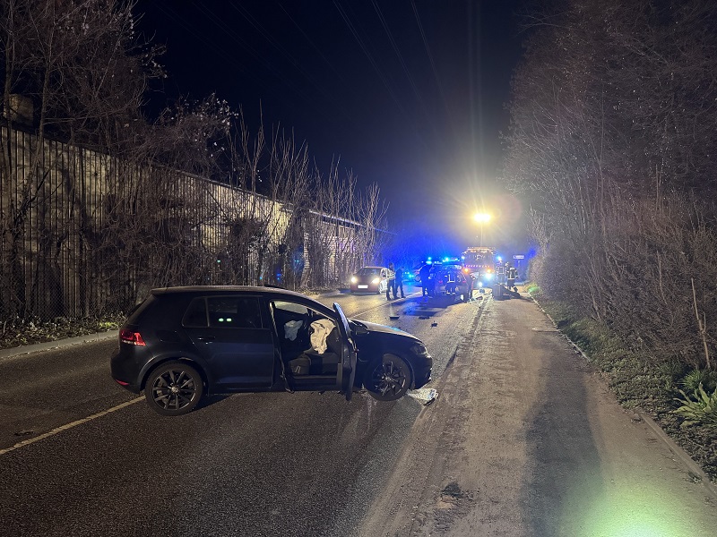 Unfallfahrzeug auf der L1100