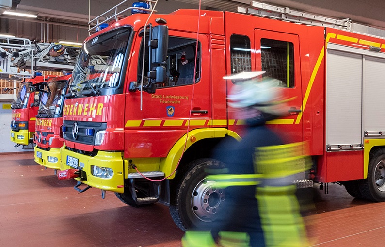 Fahrzeuge der Feuerwehr Ludwigsburg in der Fahrzeughalle