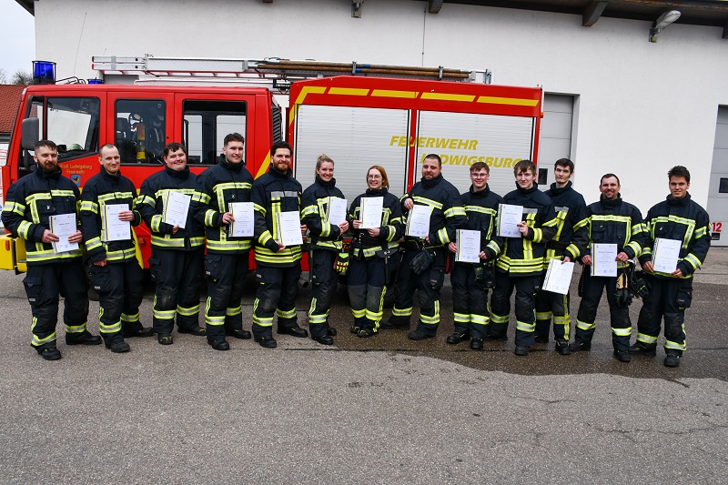 Gruppenbild Grundausbildung bei der Feuerwehr