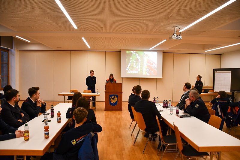Hauptversammlung der Jugendfeuerwehr Teilnehmende