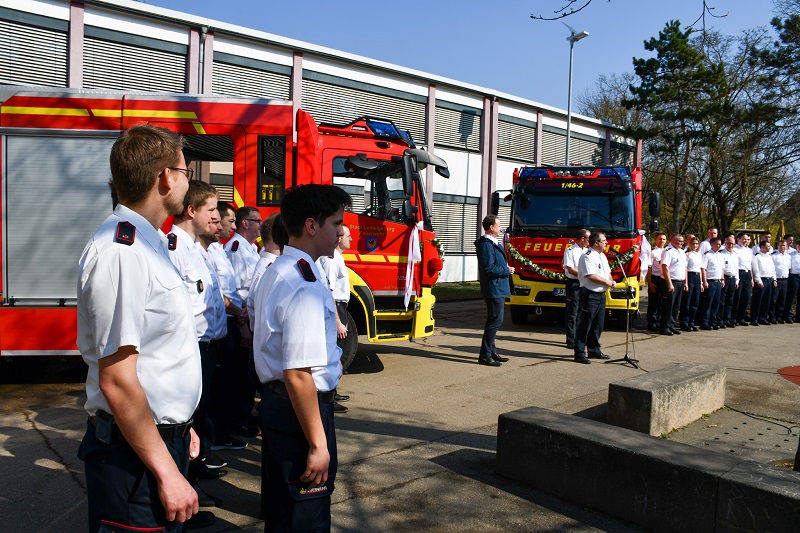 Fahrzeuge mit Mannschaft 