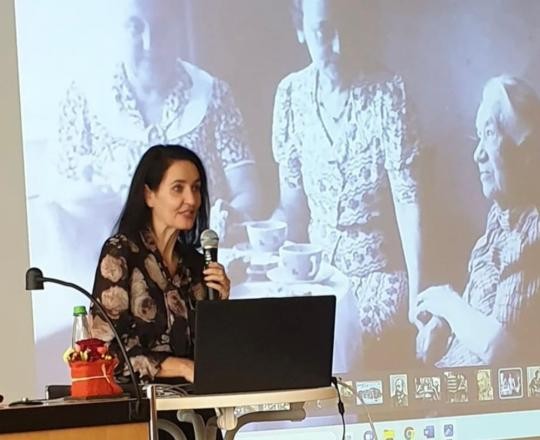 Julia Kröhn präsentiert ihren historischen Roman PAPIERKINDER