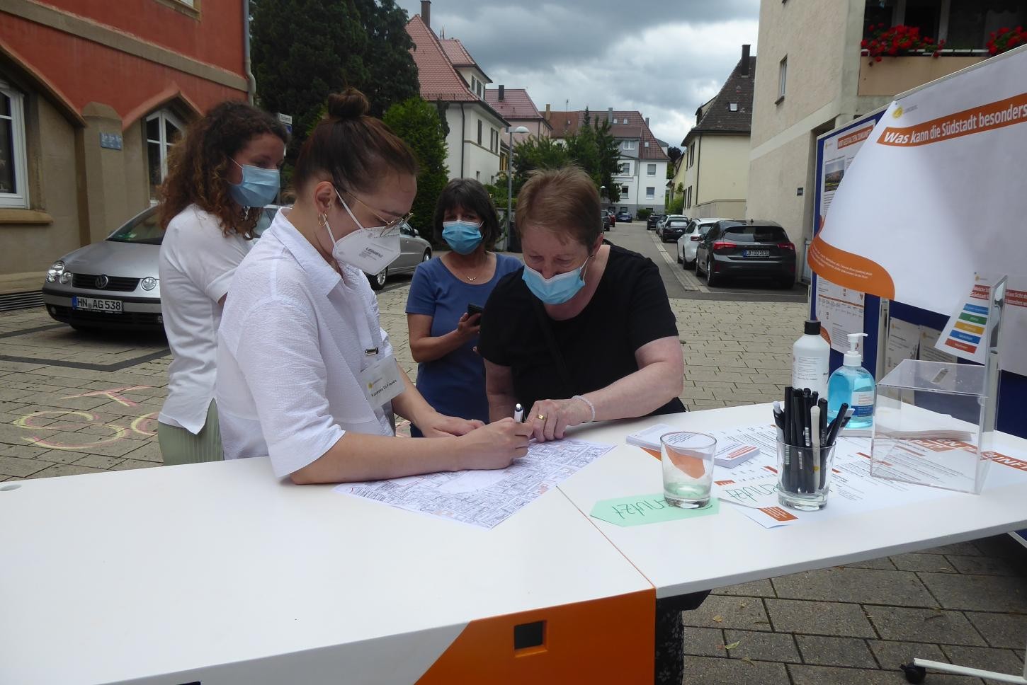 &nbsp;Um mit den Bürgerinnen und Bürgern ins Gespräch zu kommen und sich zu aktuellen Themen in der Südstadt auszutauschen fand im Juli 2021 der Trialogsommer vor Ort am Hohenzollernplatz statt.