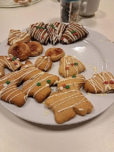 Verschiedene Lebkuchen auf einem Teller