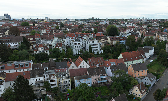 Stadtansicht von Ludwigsburg mit verschiedenen Häusertypen.