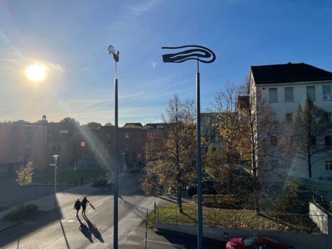 Installation: Turmhahn und Blaus Band, Standort Mathildenstraße