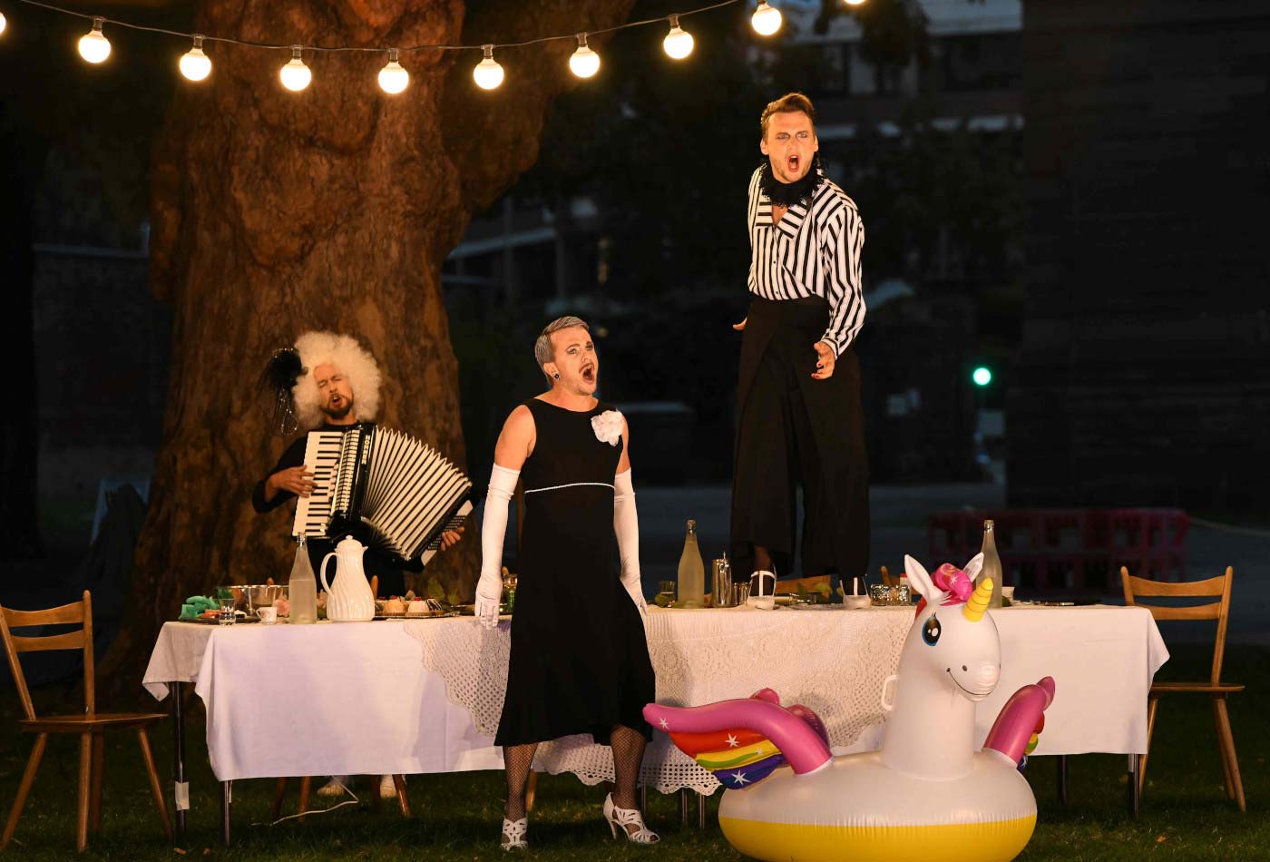 Aufführung der Tanz- und Theaterwerkstatt im Innenhof der Karlskaserne