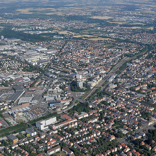 Luftbild vom Bahnhof und Umgebung