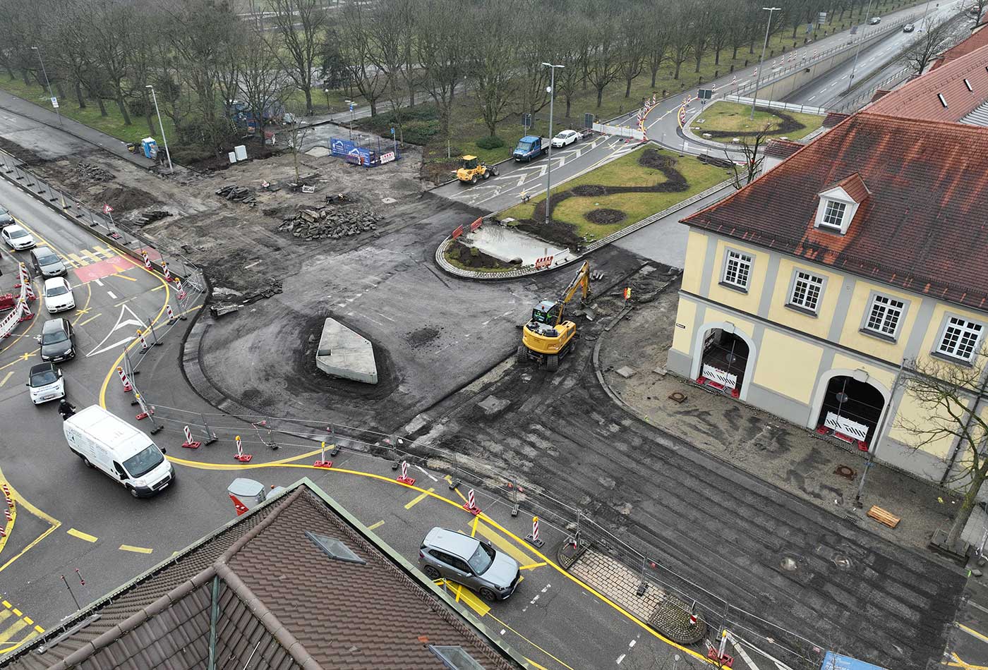 Rückbau Asphalt und die Bordsteine Sternkreuzung
