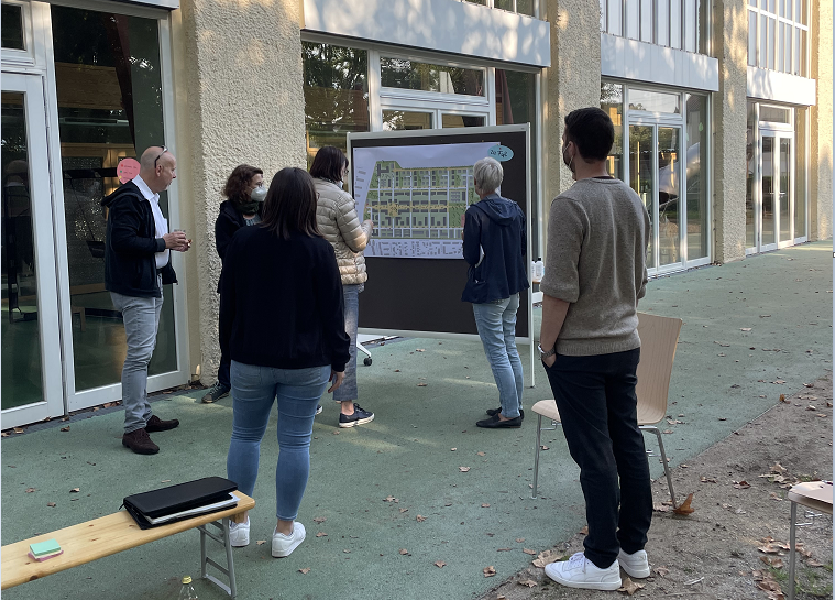 Beim Mobilitätsstammtisch in der Hartenecker Höhe wurden die Teilnehmenden dazu aufgefordert ihr Quartier aus verschiedenen Blickwinkeln zu betrachten. 