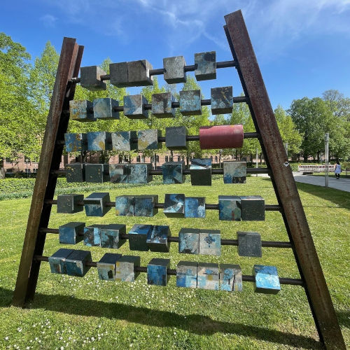 Der Wechsel - Nahaufnahme der Skulptur des Künstlers Bernd Altenstein