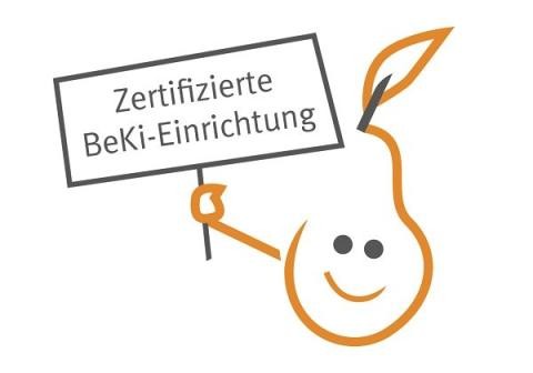 Siegel des BeKi-Zertifikats eine Birne mit lachendem Gesicht /zertifizierte BeKi Einrichtung