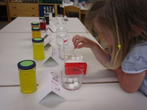 Wie viel Zucker ist in unseren Lieblingsgetränken erhalten? Wir zählen.