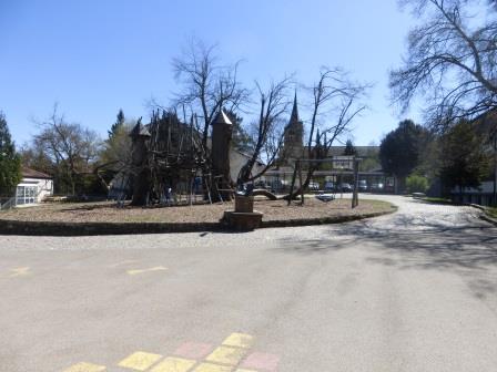 Schulhof der Grundschule