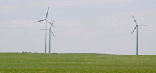 Energie Windmühlen auf Wiese