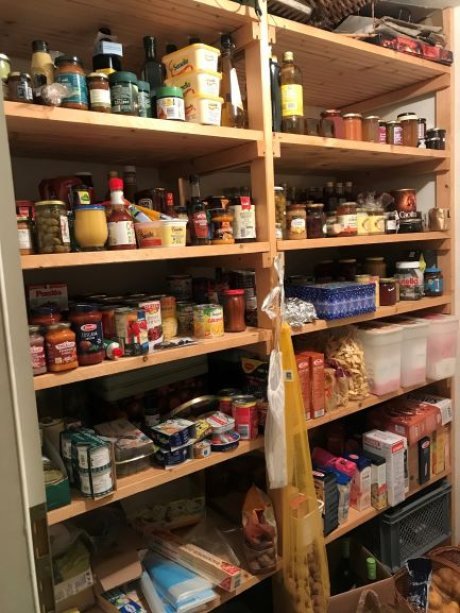 gef&uuml;lltes Vorratsregal