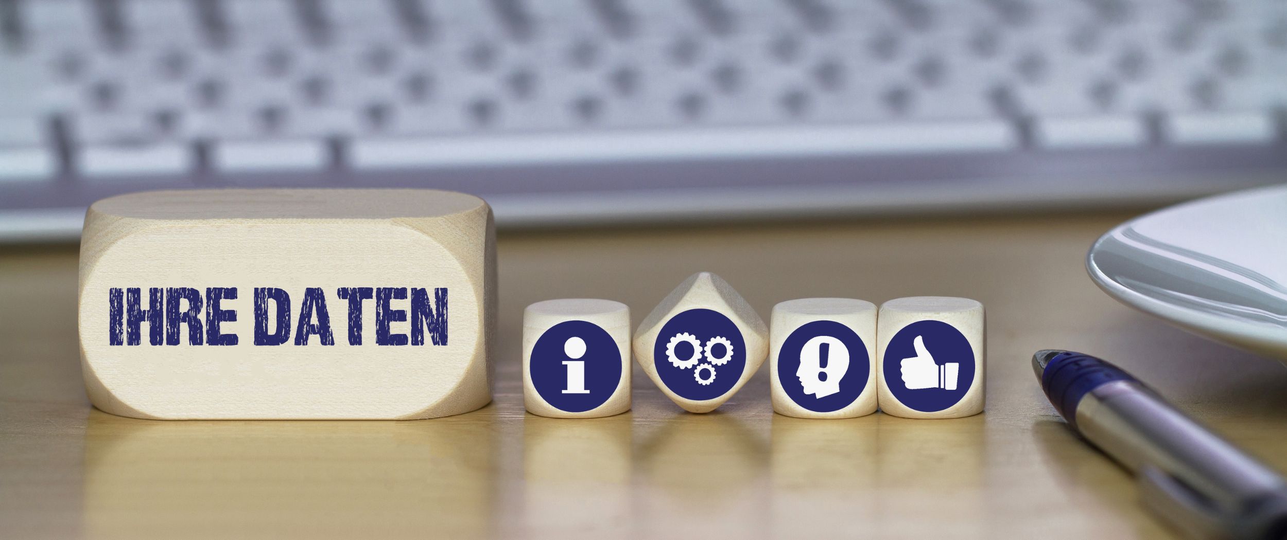 W&uuml;rfel mit der Aufschrift: Ihre Daten