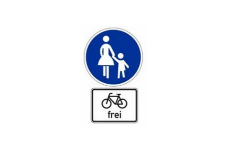 Verkehrszeichen Fu&szlig;verkehr mit Zusatzschild Radverkehr frei