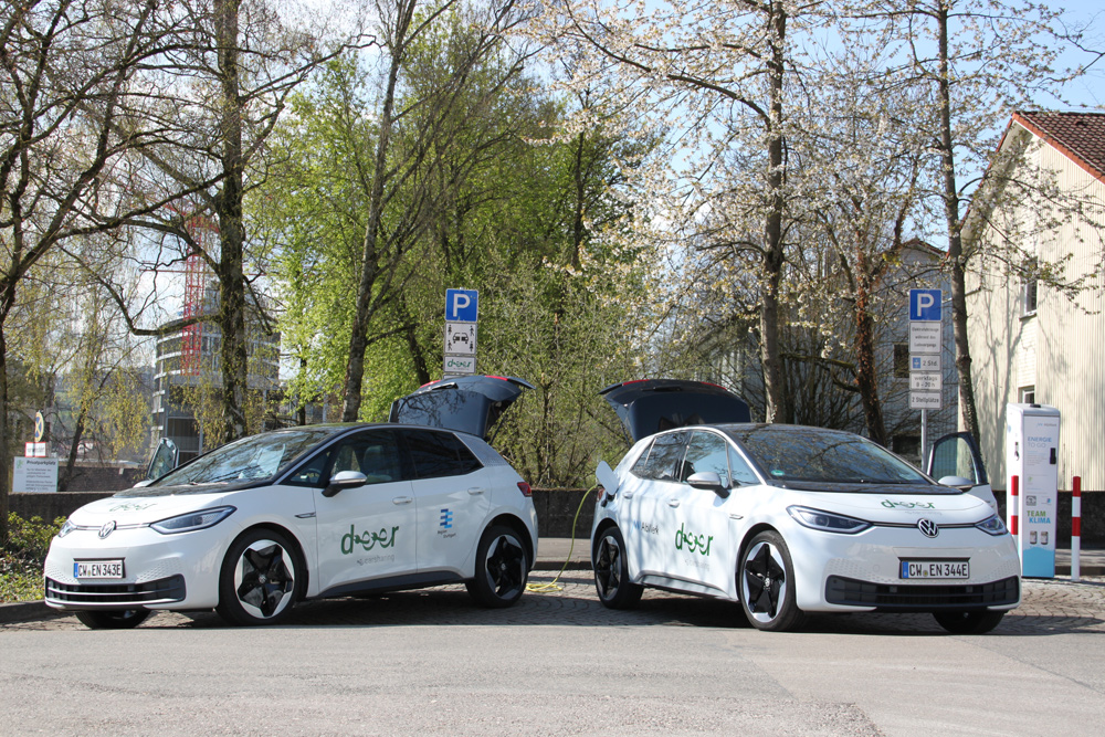 Carsharing-Autos beim Ladevorgang