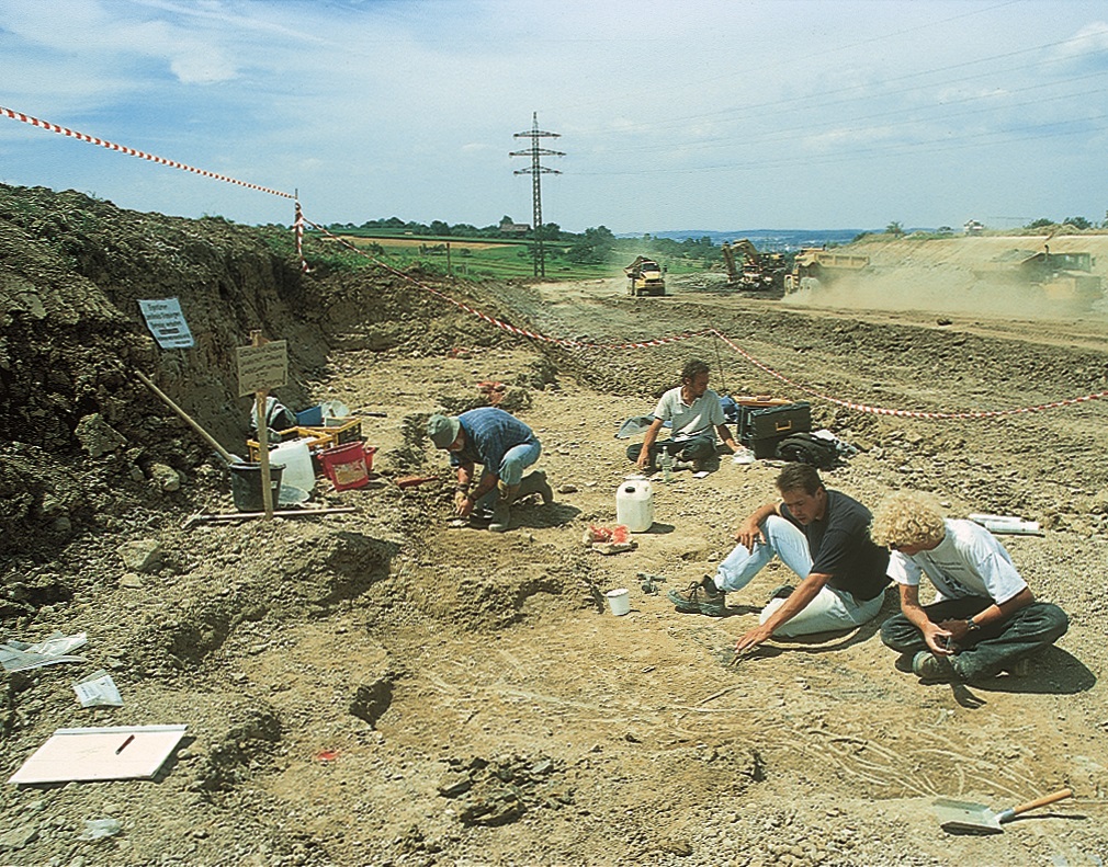 Ausgrabung während der Bauarbeiten der B 10 Ausgrabung während der Bauarbeiten der B 10