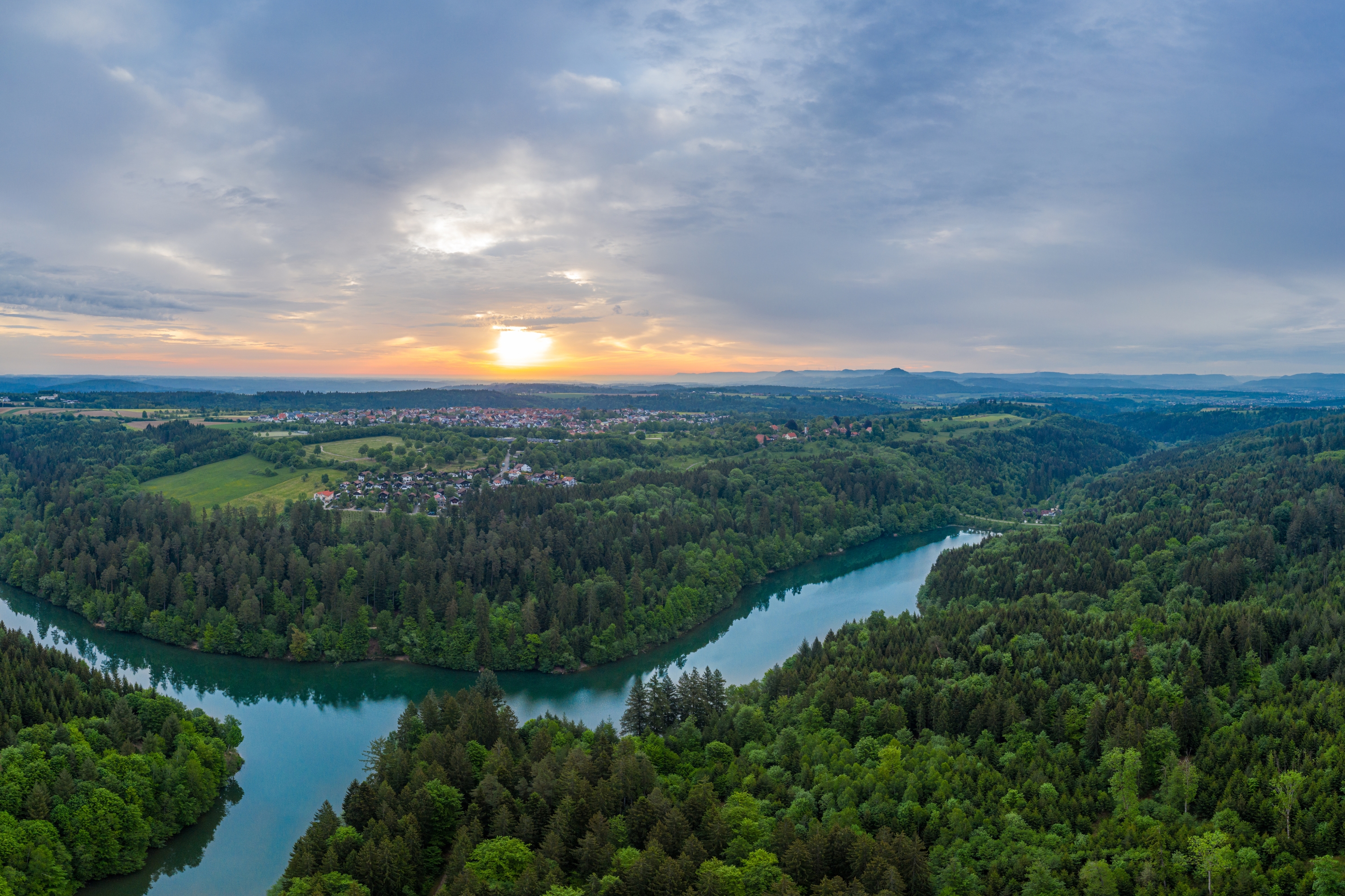 Luftbild vom Herrenbach-Stausee bei Adelberg