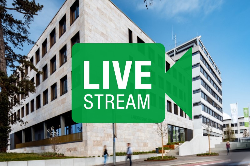 Geb&auml;ude Landratsamt mit dem Text Live Stream; Link zum Livestream der Filstalwelle
