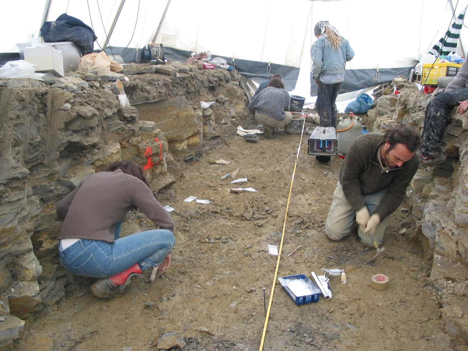 Grabungsteam bei der Arbeit Grabungsteam bei der Arbeit