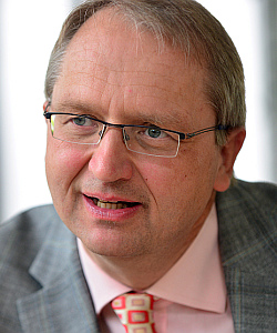 Professor Dr. J&ouml;rg H&uuml;bner