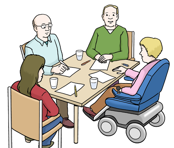 Arbeitsgruppe aus vier Personen sitzt an einem Tisch. Darunter ein Rollstuhlfahrer.