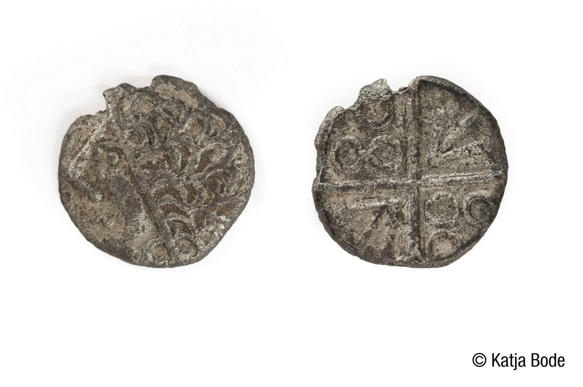 Spätkeltische Kreuzmünze vom Typ Dühren aus dem spätkeltischen Regionalzentrum zwischen Gingen an der Fils und Süßen Spätkeltische Kreuzmünze vom Typ Dühren aus dem spätkeltischen Regionalzentrum zwischen Gingen an der Fils und Süßen (Foto: Katja Bode)