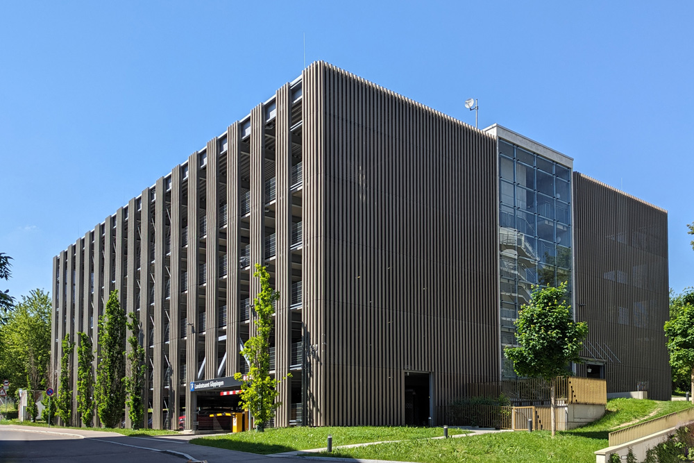 Au&szlig;enansicht Parkhaus Landratsamt
