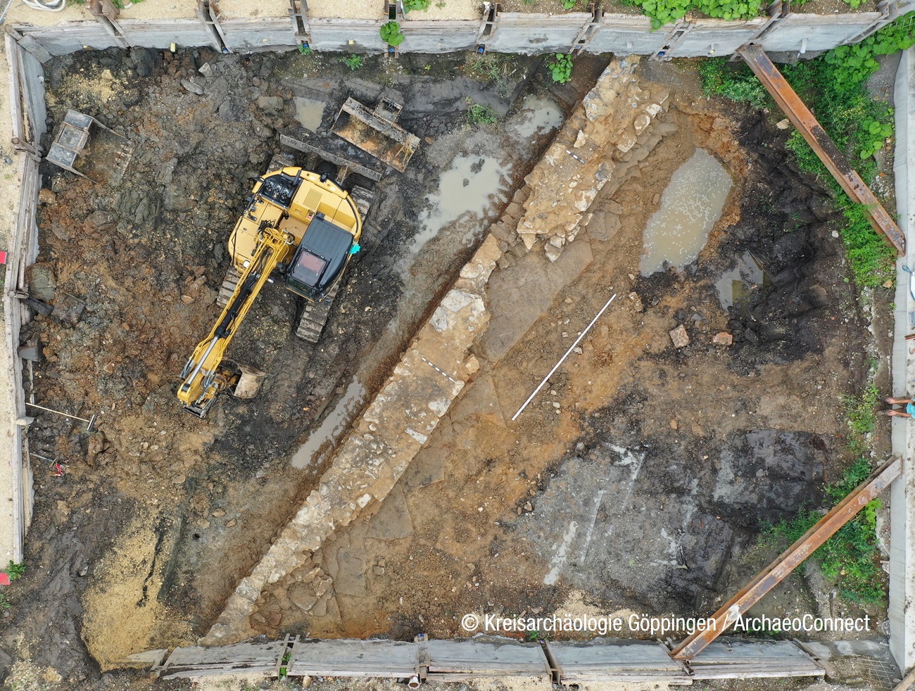 Alte Wehrmauer an der Spitalstraße (Foto: Kreisarchäologie Göppingen / ArchaeoConnect) Alte Wehrmauer an der Spitalstraße (Foto: Kreisarchäologie Göppingen / ArchaeoConnect)
